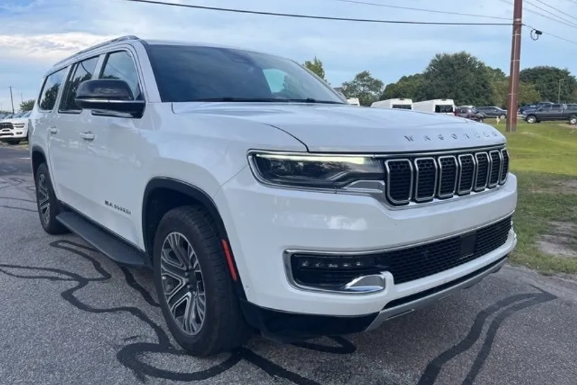 2023 Jeep Wagoneer L Series II photo 1