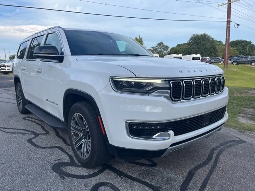 2023 Jeep Wagoneer L Series II photo 1