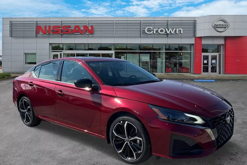 2025 Nissan Altima SR photo 1