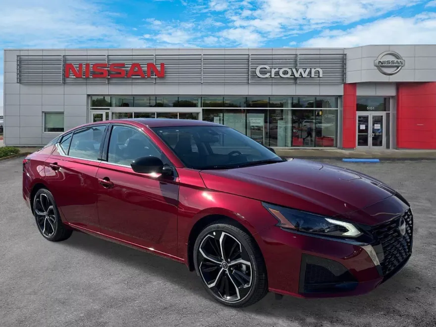 2025 Nissan Altima SR photo 1