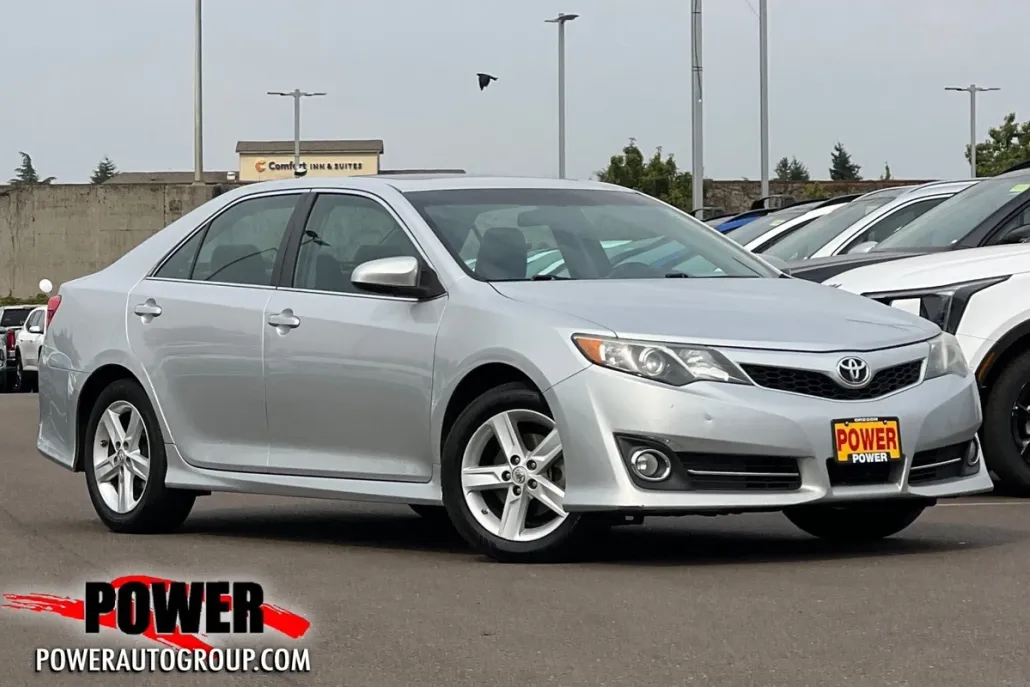 2013 Toyota Camry SE photo 1