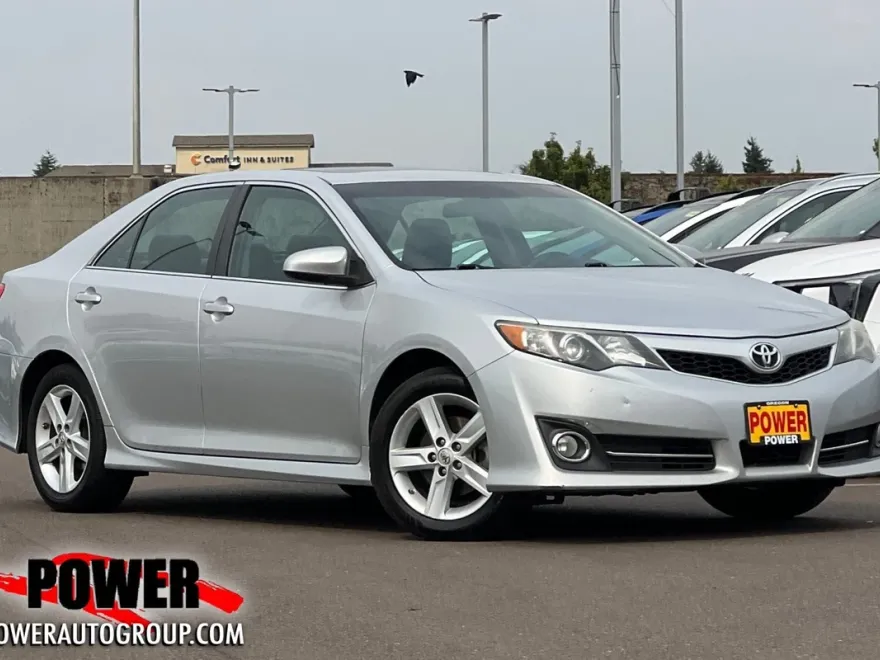 2013 Toyota Camry SE photo 1