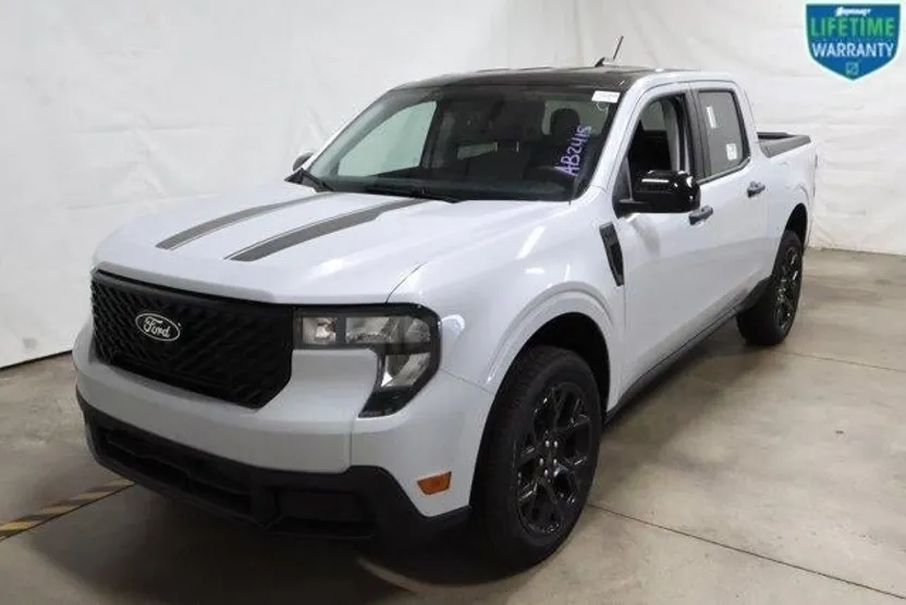 2025 Ford Maverick XLT photo 1