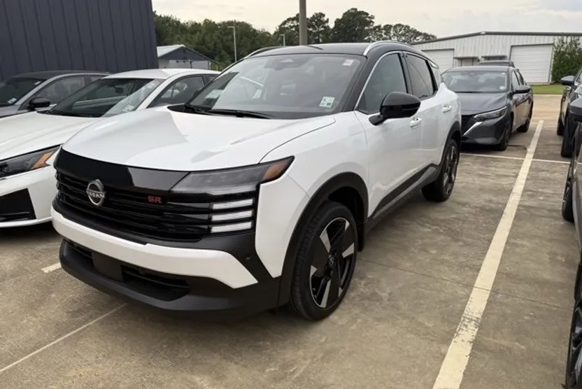 2025 Nissan Kicks SR photo 1