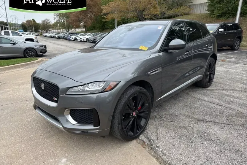 2019 Jaguar F-PACE S photo 1