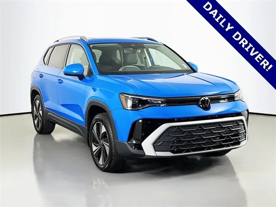 2025 Volkswagen Taos SE photo 1