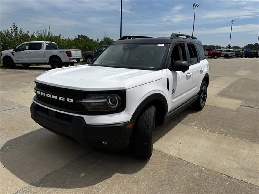 2025 Ford Bronco Sport Outer Banks photo 1