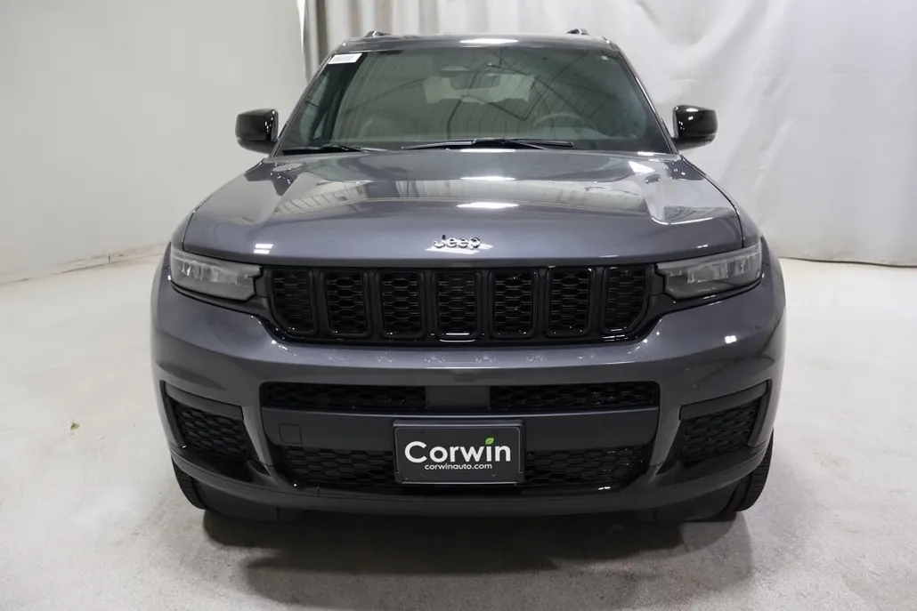 2025 Jeep Grand Cherokee Altitude photo 1