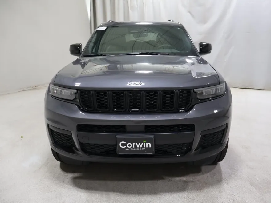 2025 Jeep Grand Cherokee Altitude photo 1
