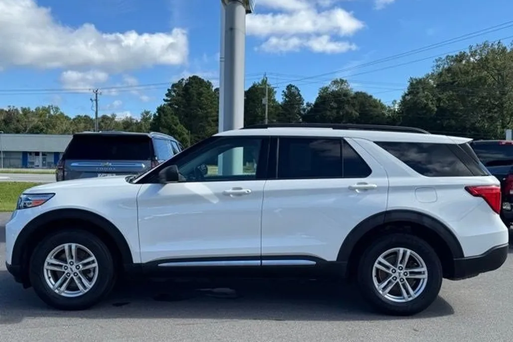 2020 Ford Explorer XLT photo 1