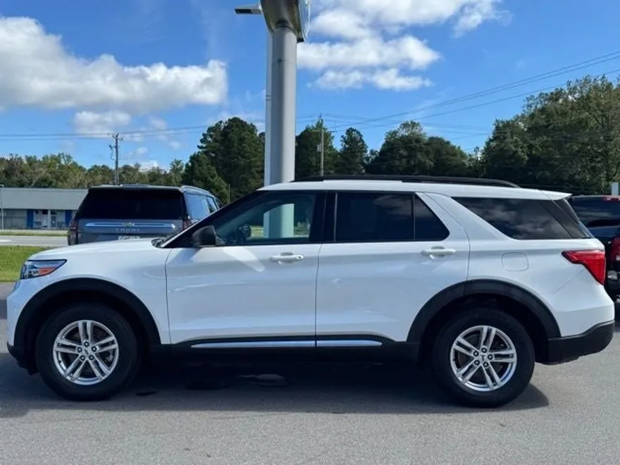 2020 Ford Explorer XLT photo 1