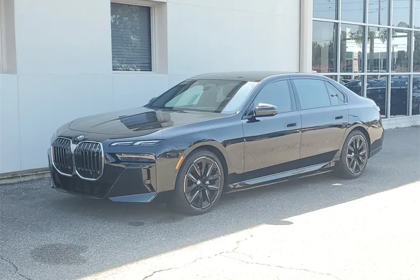 2023 Bmw i7 xDrive60 photo 1
