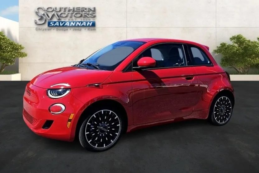 2024 Fiat 500e Red photo 1