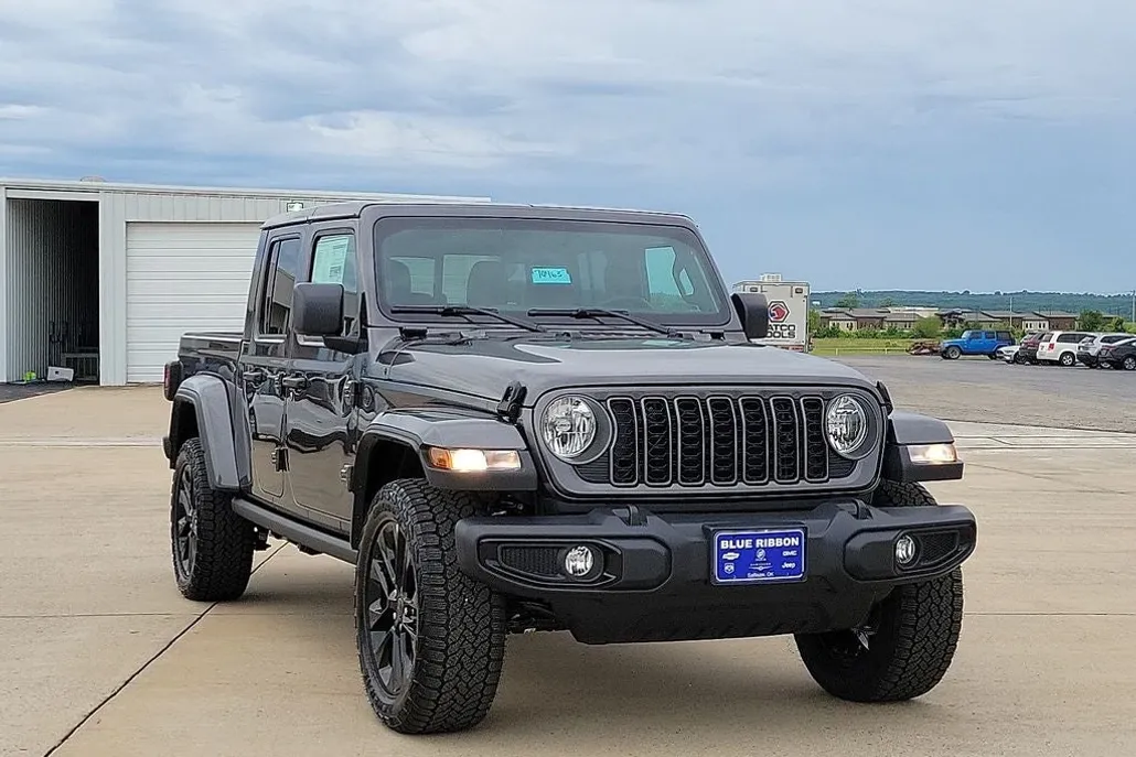 2025 Jeep Gladiator Sport photo 1