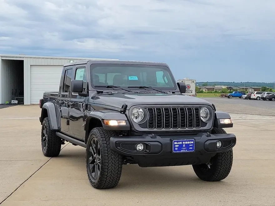2025 Jeep Gladiator Sport photo 1