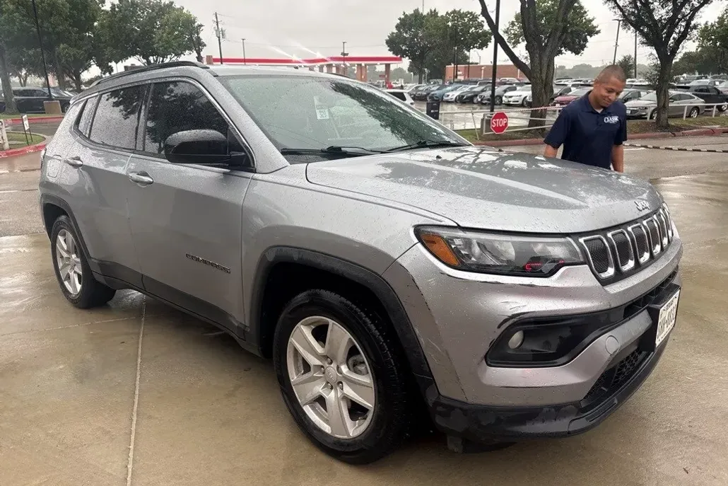 2022 Jeep Compass Latitude photo 1