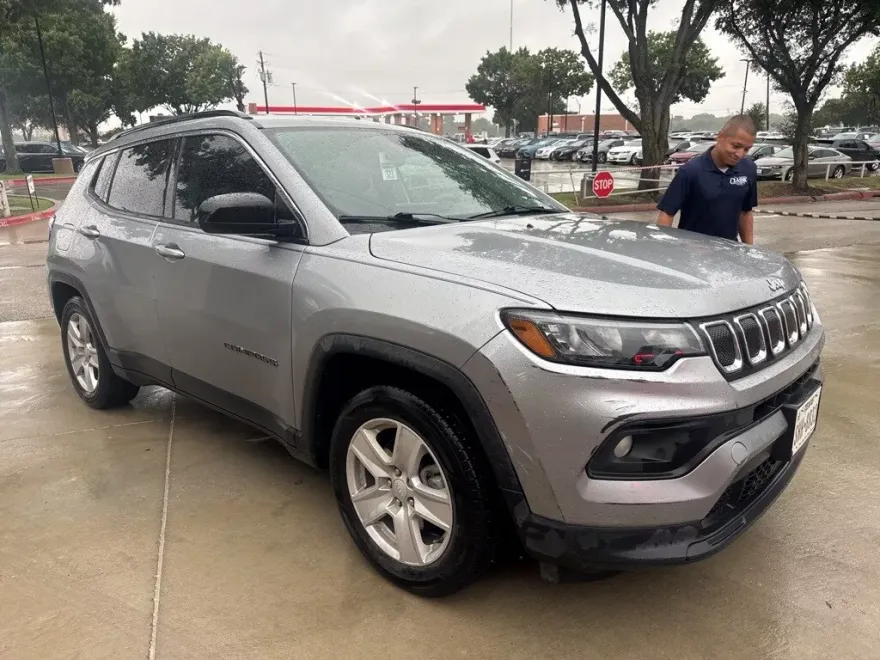 2022 Jeep Compass Latitude photo 1