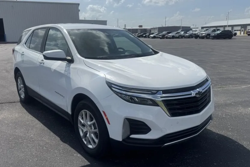 2023 Chevrolet Equinox LT photo 1