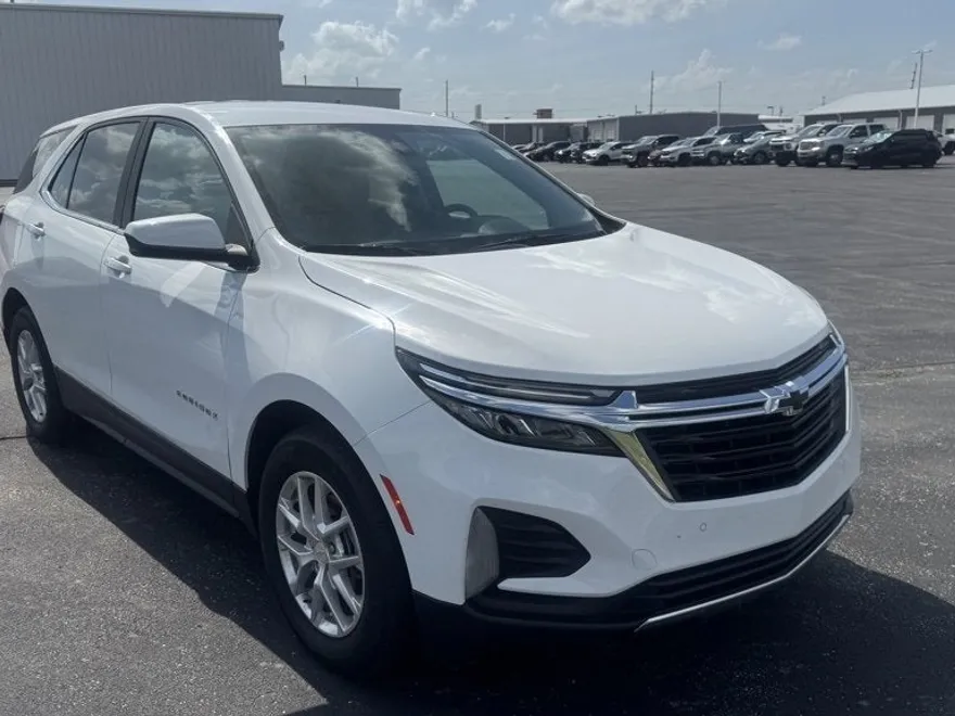 2023 Chevrolet Equinox LT photo 1