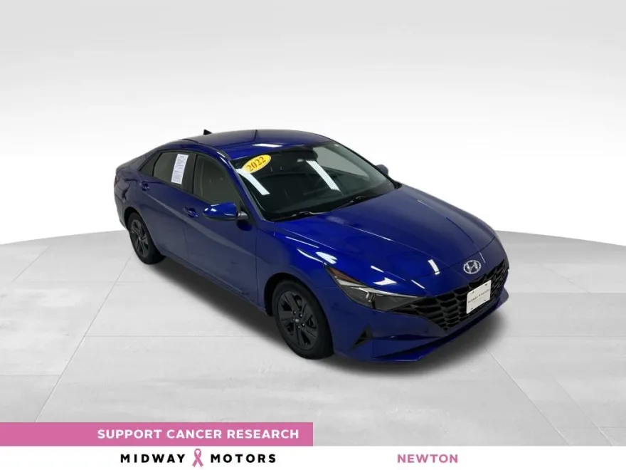 2022 Hyundai Elantra SEL photo 1