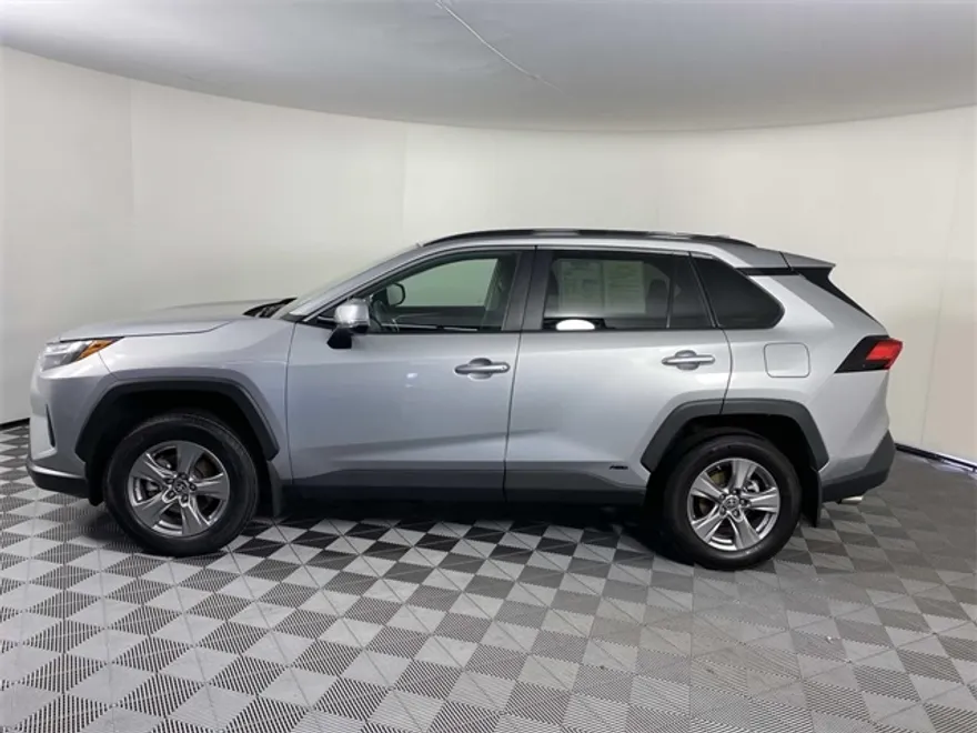 2024 Toyota RAV4 Hybrid LE photo 1