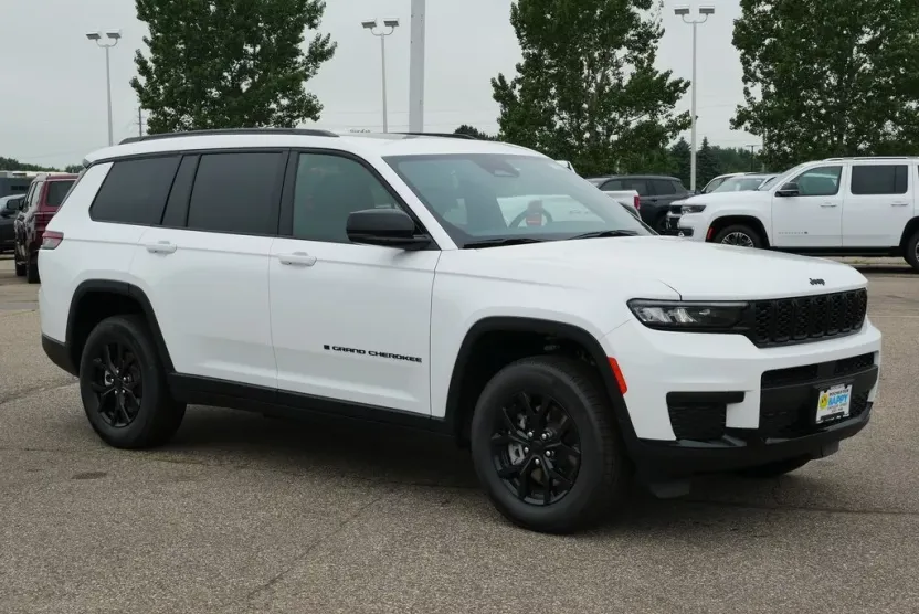 2025 Jeep Grand Cherokee Altitude X photo 1