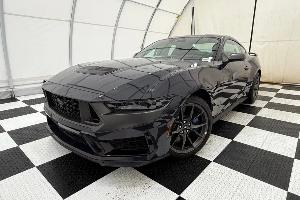 2025 Ford Mustang Dark Horse photo 1