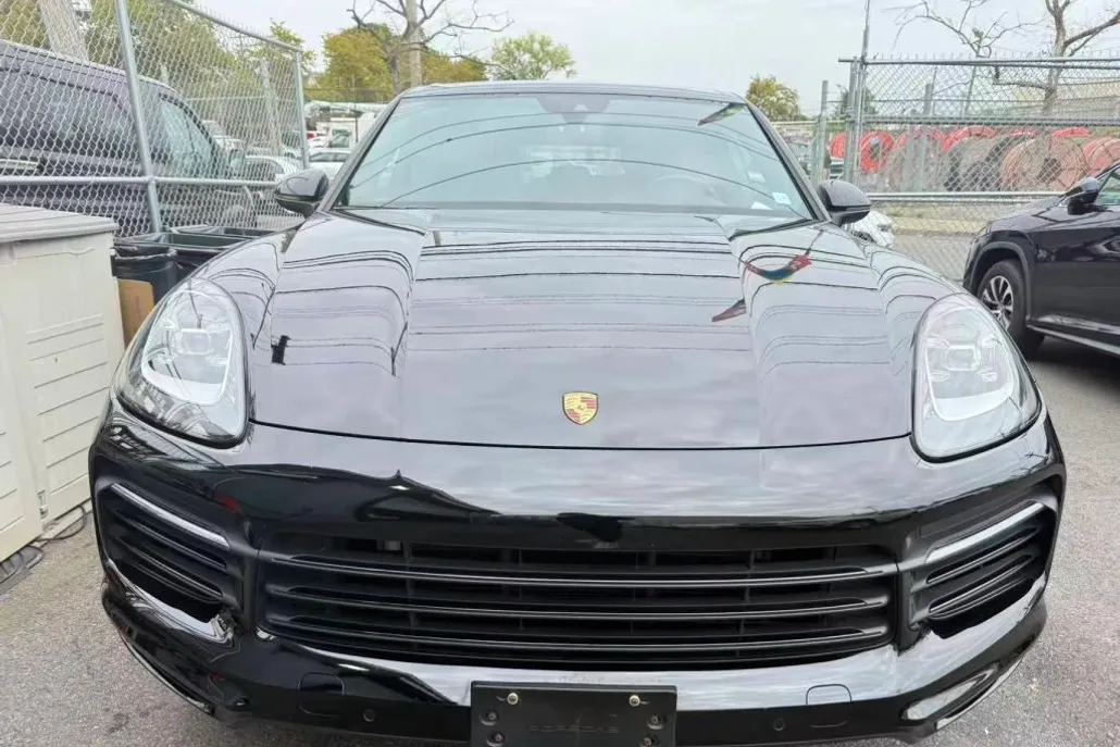2023 Porsche Cayenne Platinum Edition photo 1
