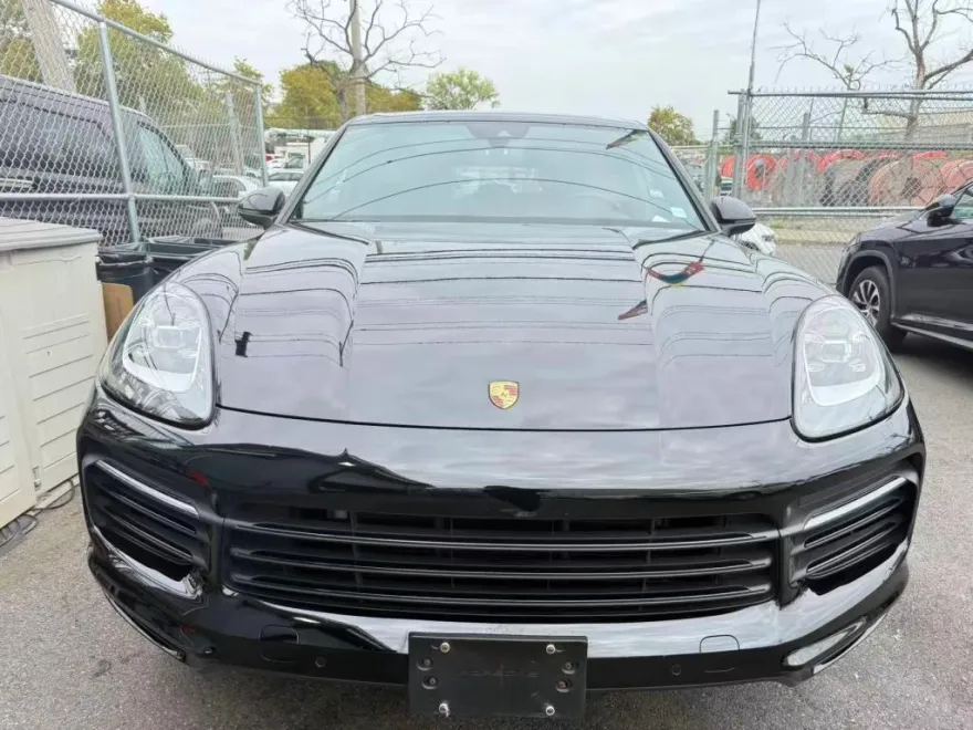 2023 Porsche Cayenne Platinum Edition photo 1