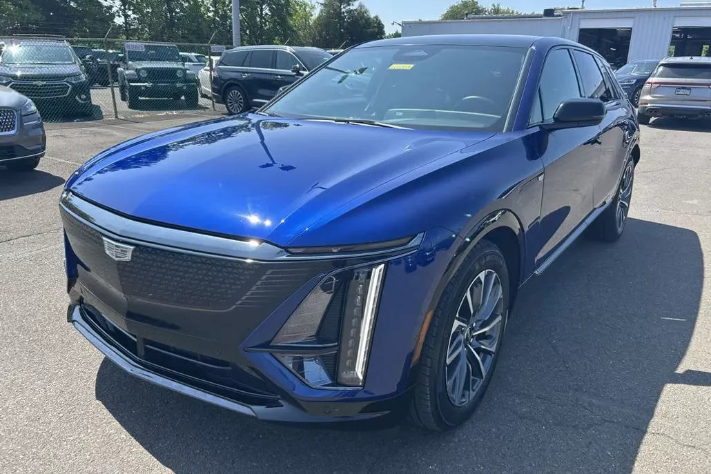 2024 Cadillac Lyriq Sport photo 1
