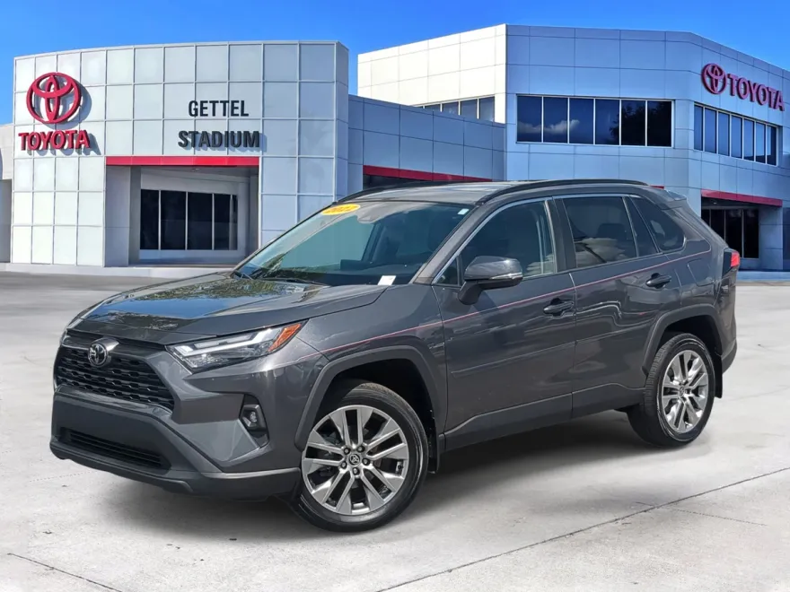 2022 Toyota RAV4 XLE Premium photo 1