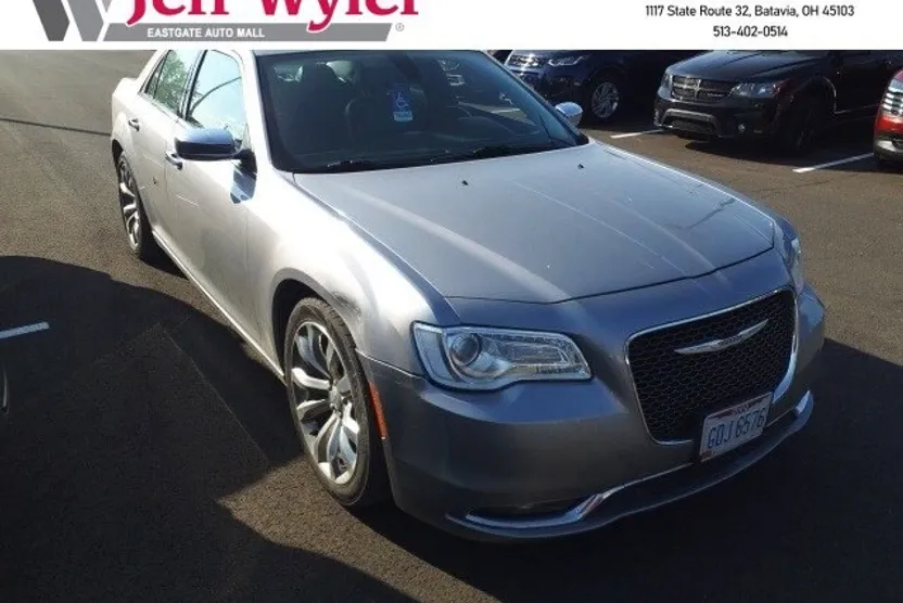 2018 Chrysler 300 Limited photo 1