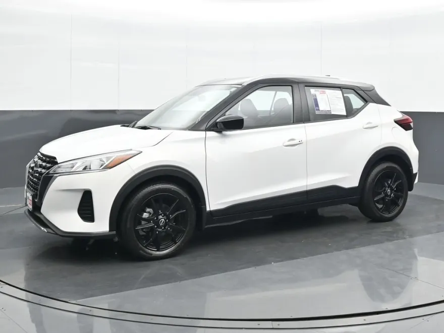2023 Nissan Kicks SV photo 1