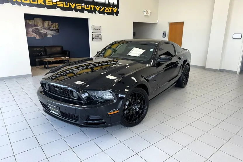 2013 Ford Mustang GT photo 1