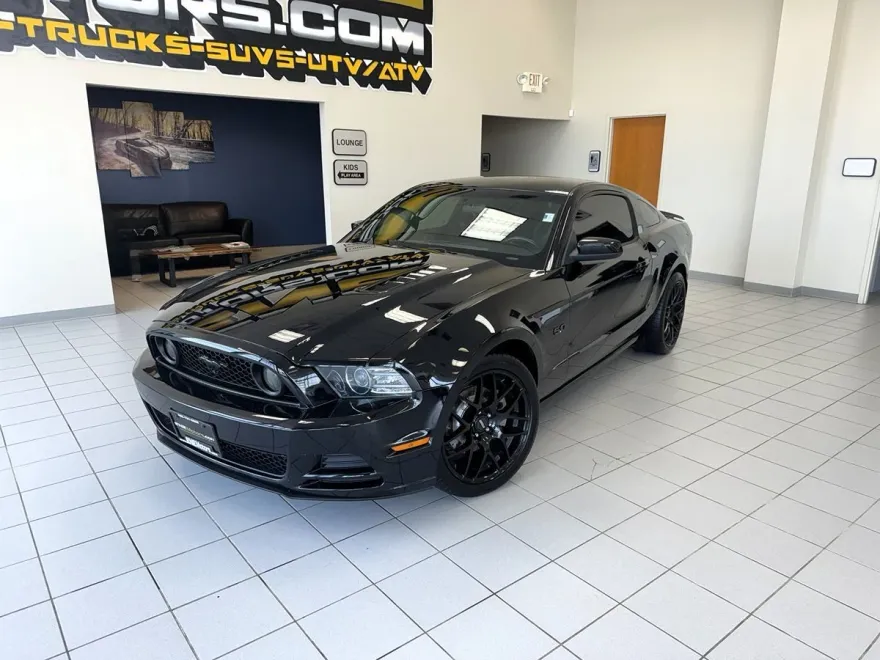 2013 Ford Mustang GT photo 1