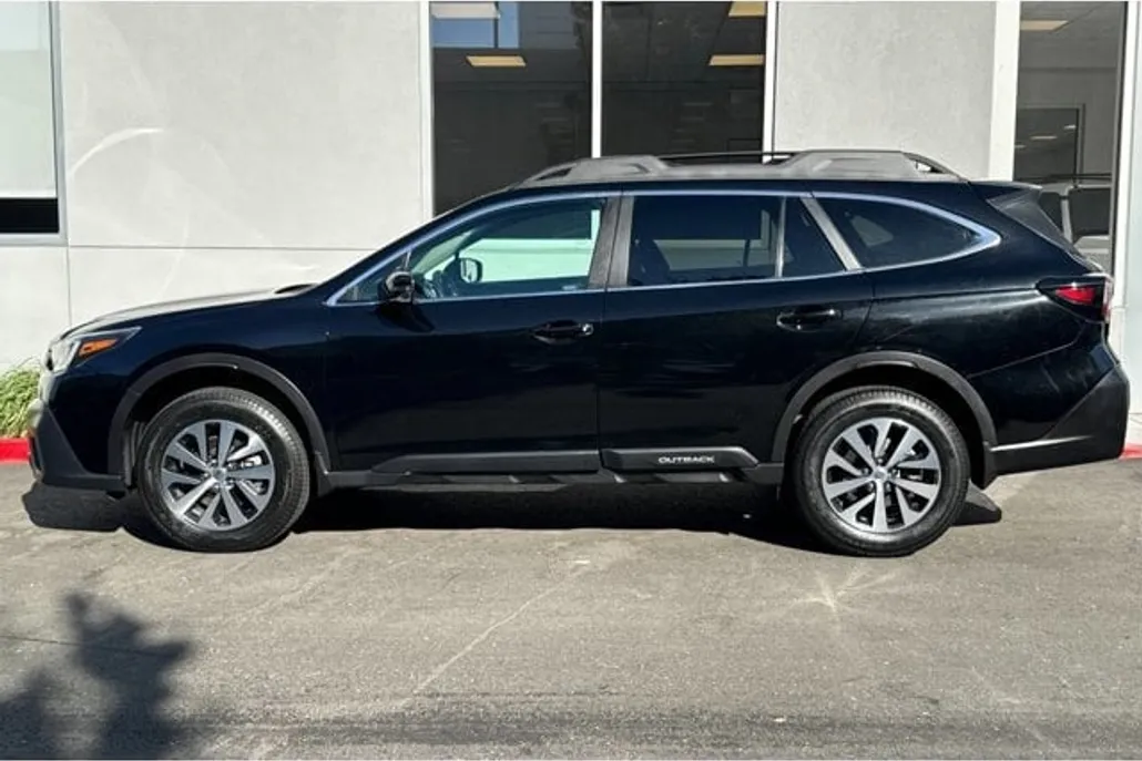 2020 Subaru Outback Premium photo 1