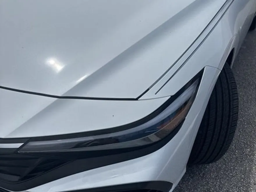 2025 Hyundai Elantra SEL Sport photo 1