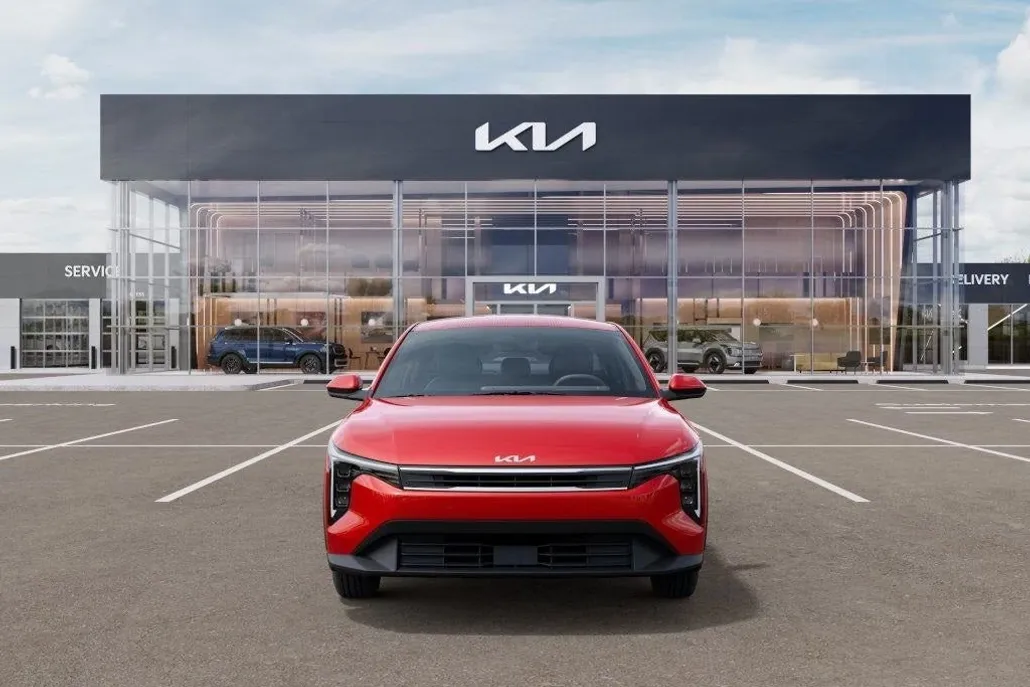 2025 Kia K4 LXS photo 1