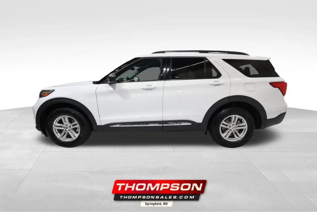 2023 Ford Explorer XLT photo 1
