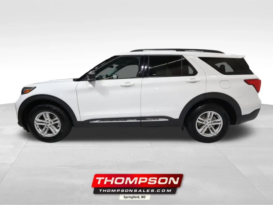 2023 Ford Explorer XLT photo 1