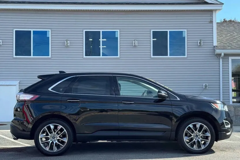 2017 Ford Edge Titanium photo 1
