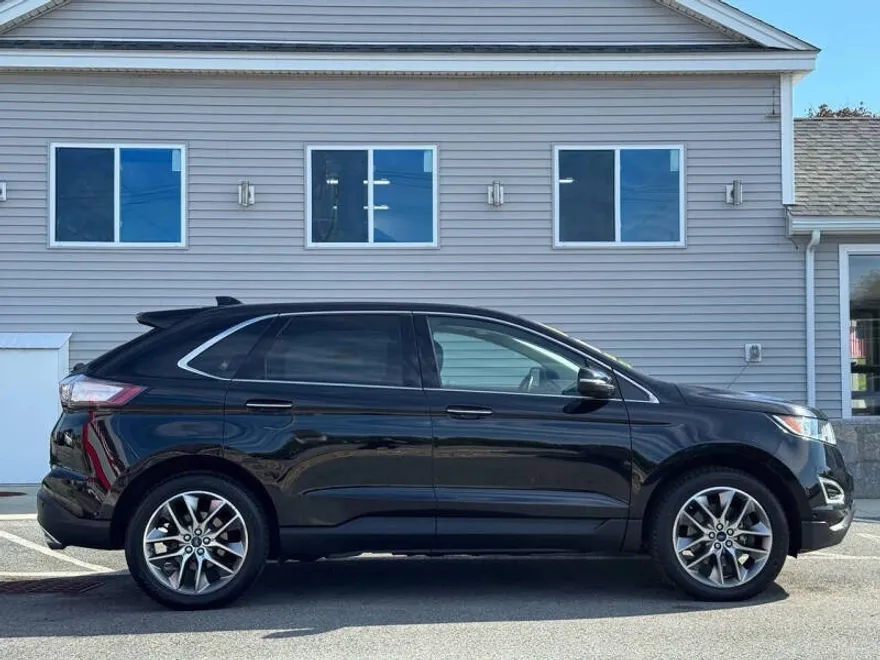 2017 Ford Edge Titanium photo 1