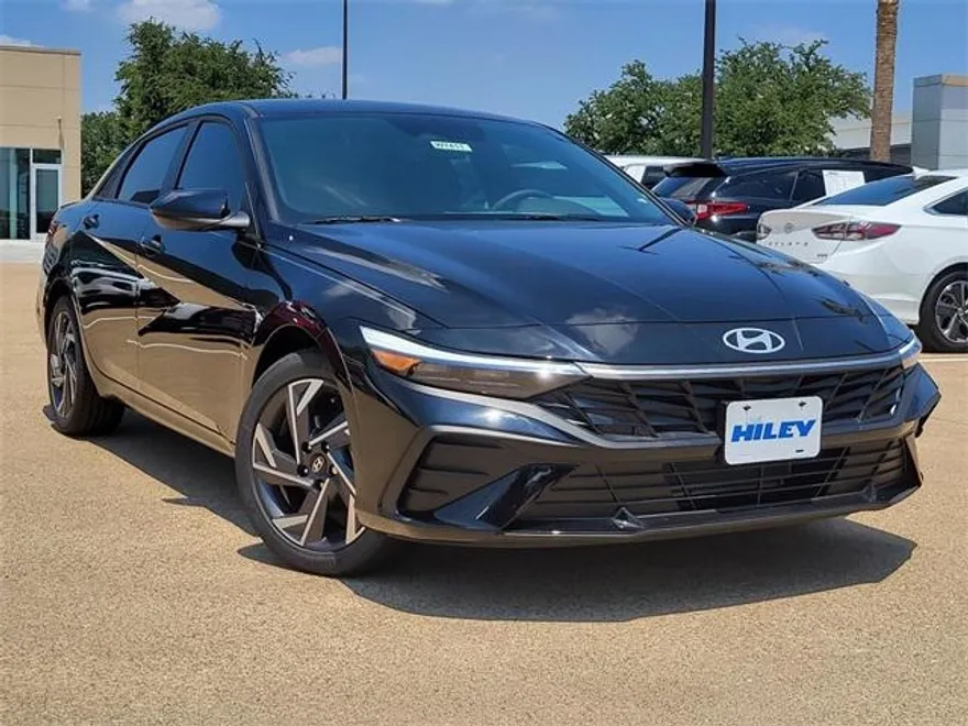 2025 Hyundai Elantra SEL Sport photo 1
