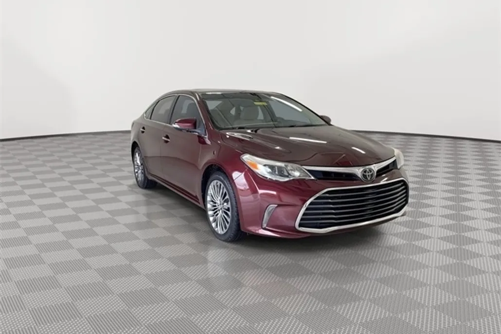 2018 Toyota Avalon Limited photo 1