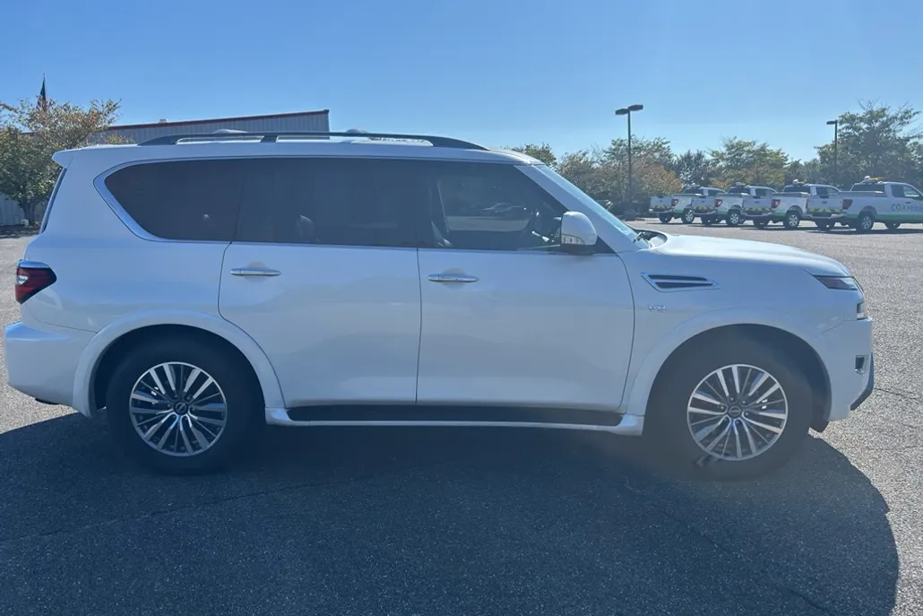 2021 Nissan Armada SL photo 1