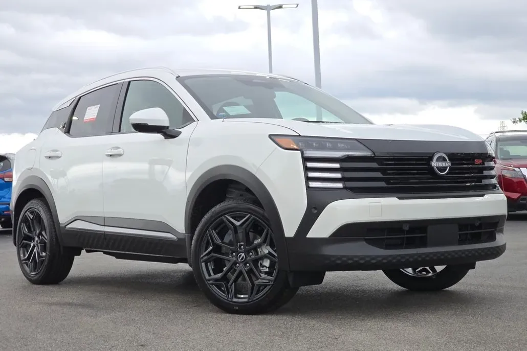 2025 Nissan Kicks SR photo 1