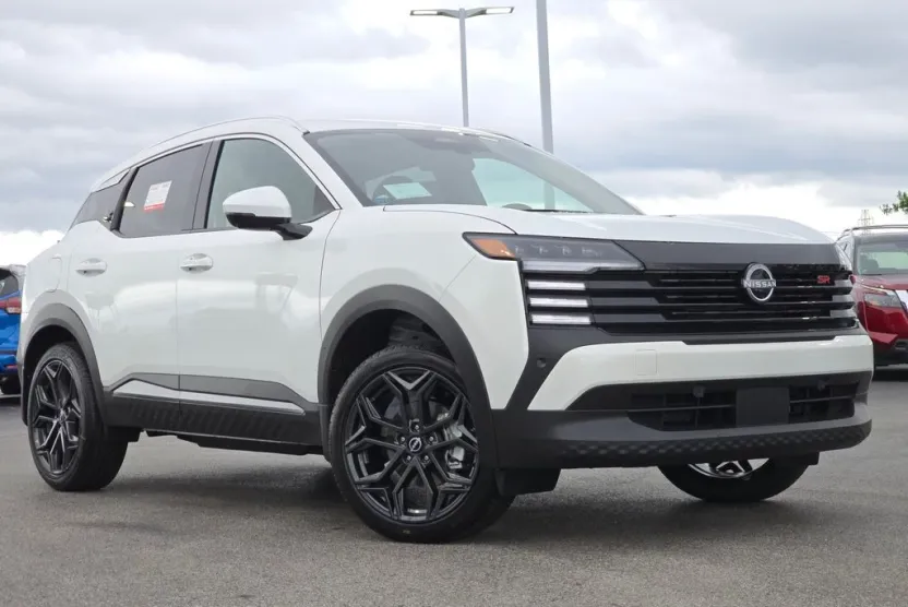 2025 Nissan Kicks SR photo 1