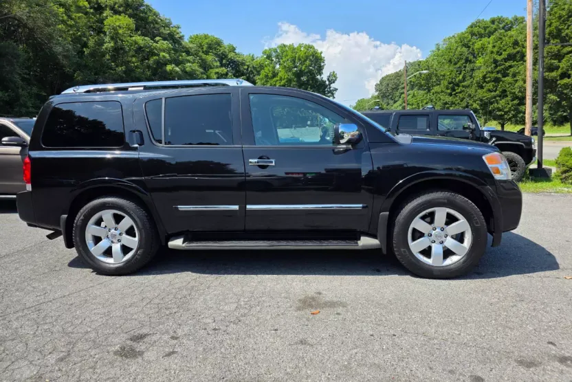 2013 Nissan Armada SL photo 1