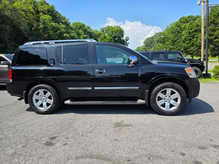 2013 Nissan Armada SL photo 1