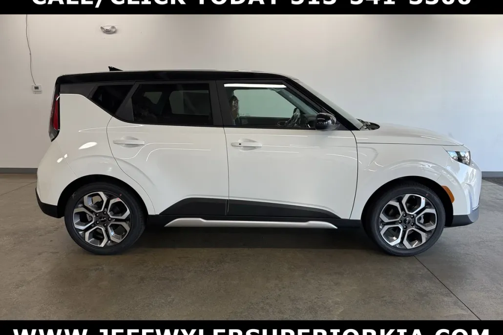 2025 Kia Soul EX photo 1